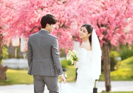 Bo anh cuoi dep nhu mo tai vuon Nhat Ban giua long Ha Noi hinh anh