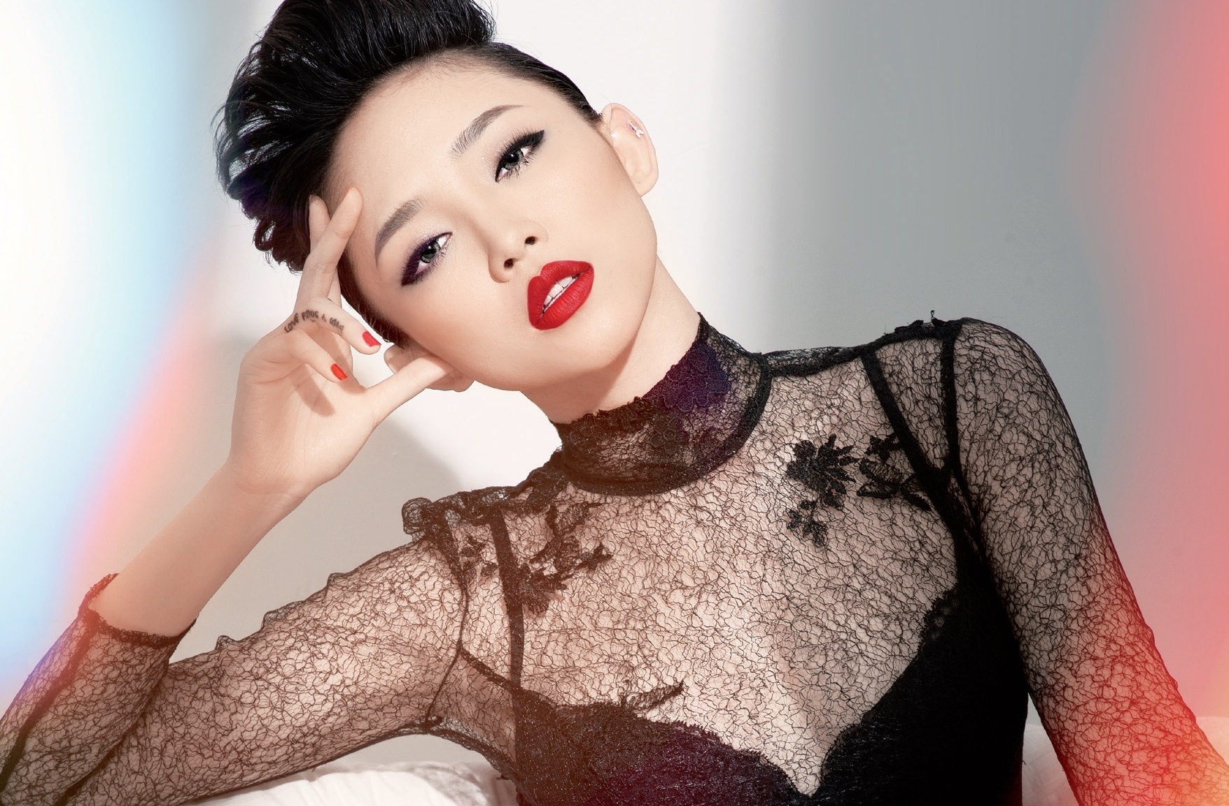 'Em gai' Toc Tien ru fan lap hoi Dau lanh bang giua mua nong hinh anh