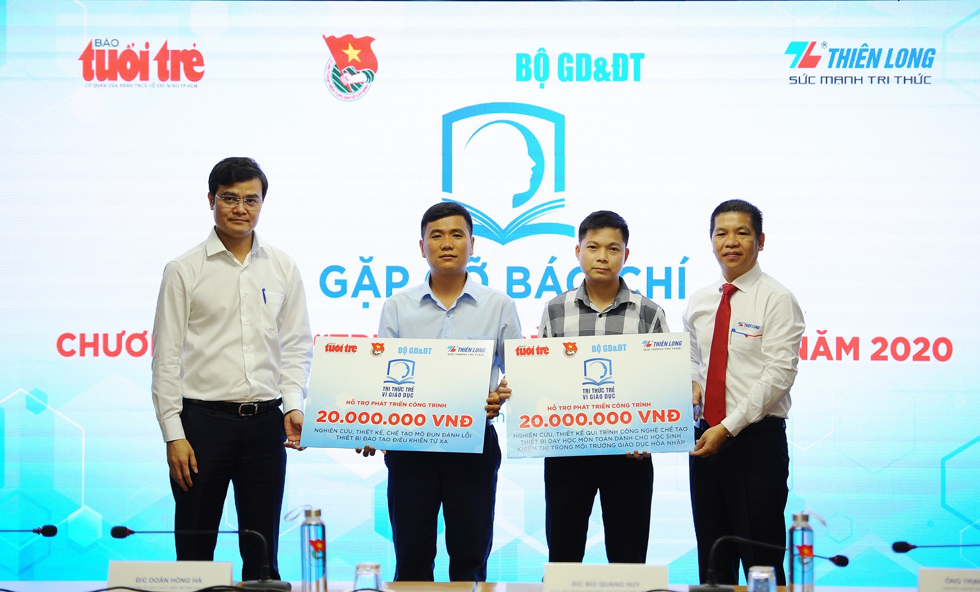 Tri thức trẻ vì giáo dục ảnh 1 Tri thuc tre vi giao duc anh 1
