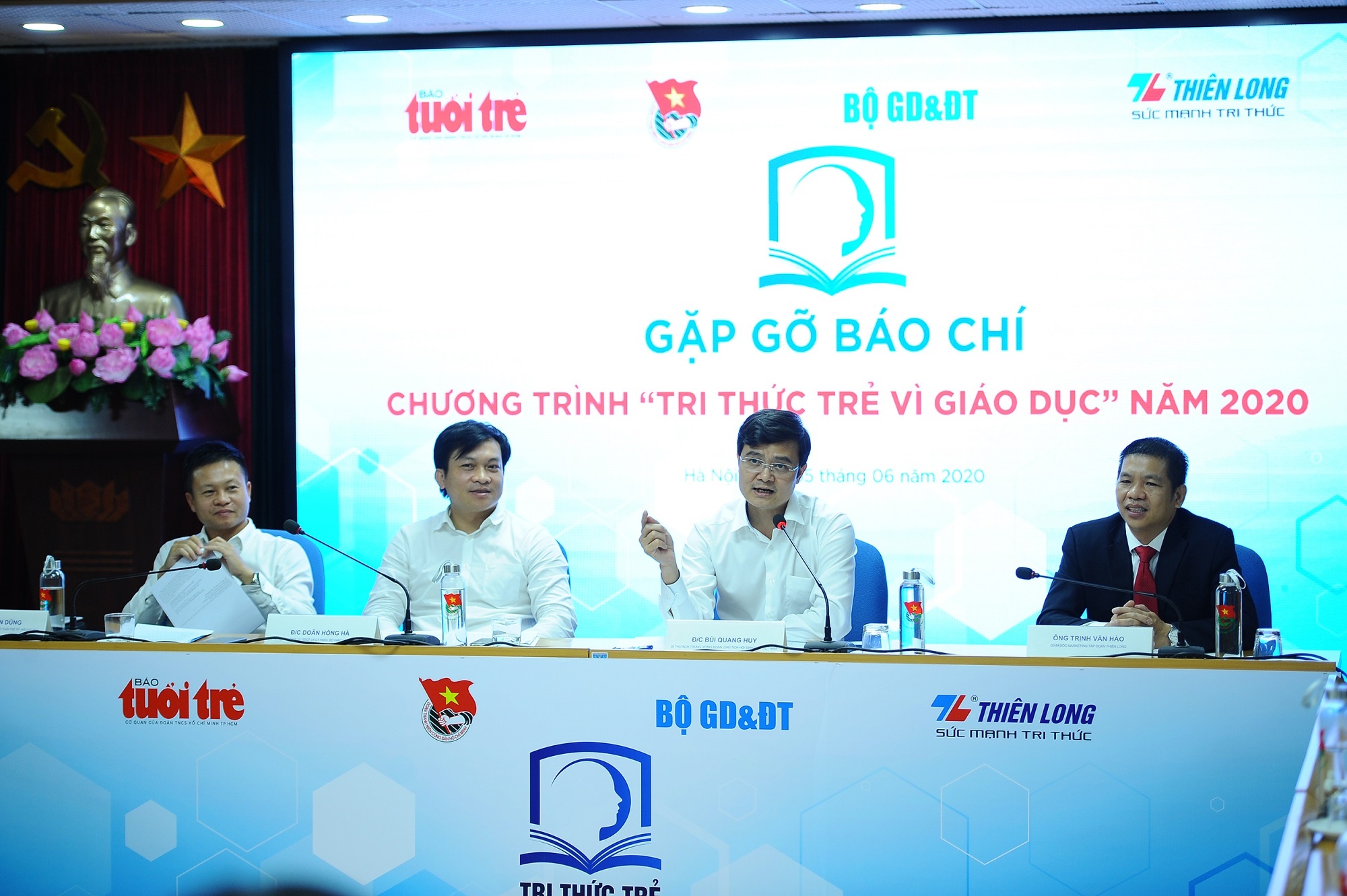 Tri thức trẻ vì giáo dục ảnh 2 Tri thuc tre vi giao duc anh 2