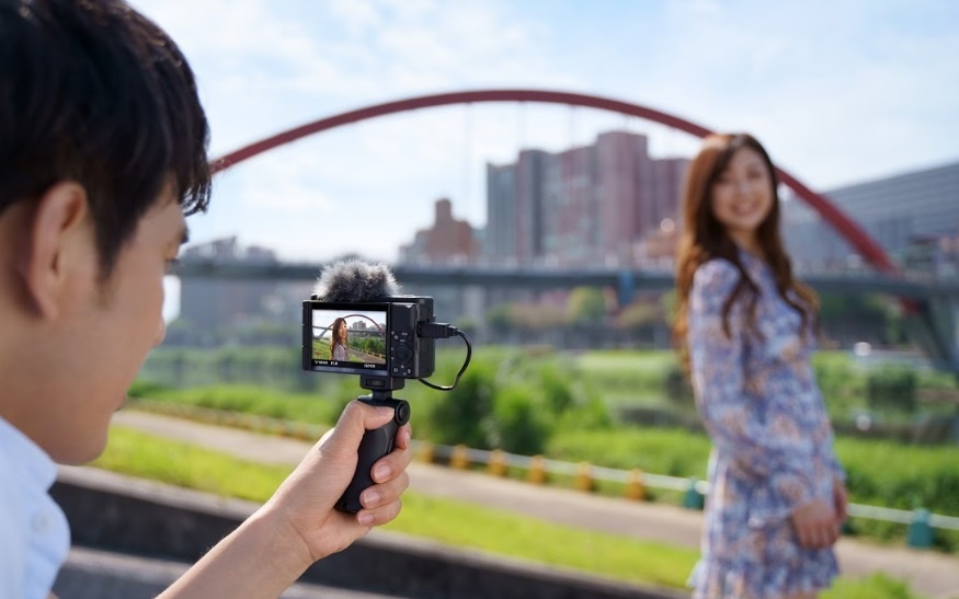 Camera ky thuat so ZV-1 lay net anh mat theo thoi gian thuc hinh anh