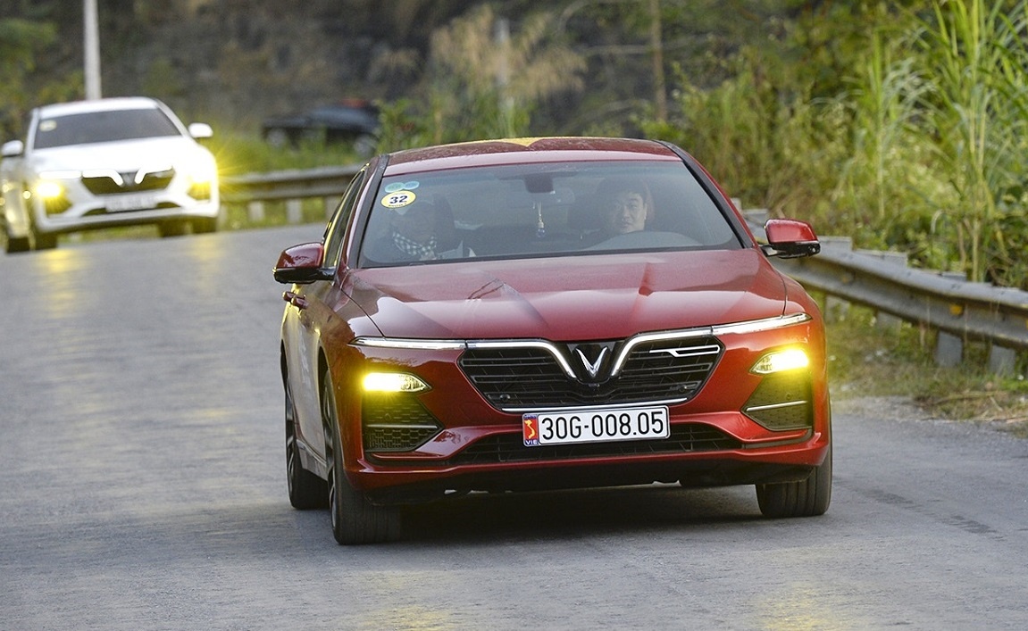 VinFast dang tung nhung uu dai nao cho nguoi mua oto? hinh anh
