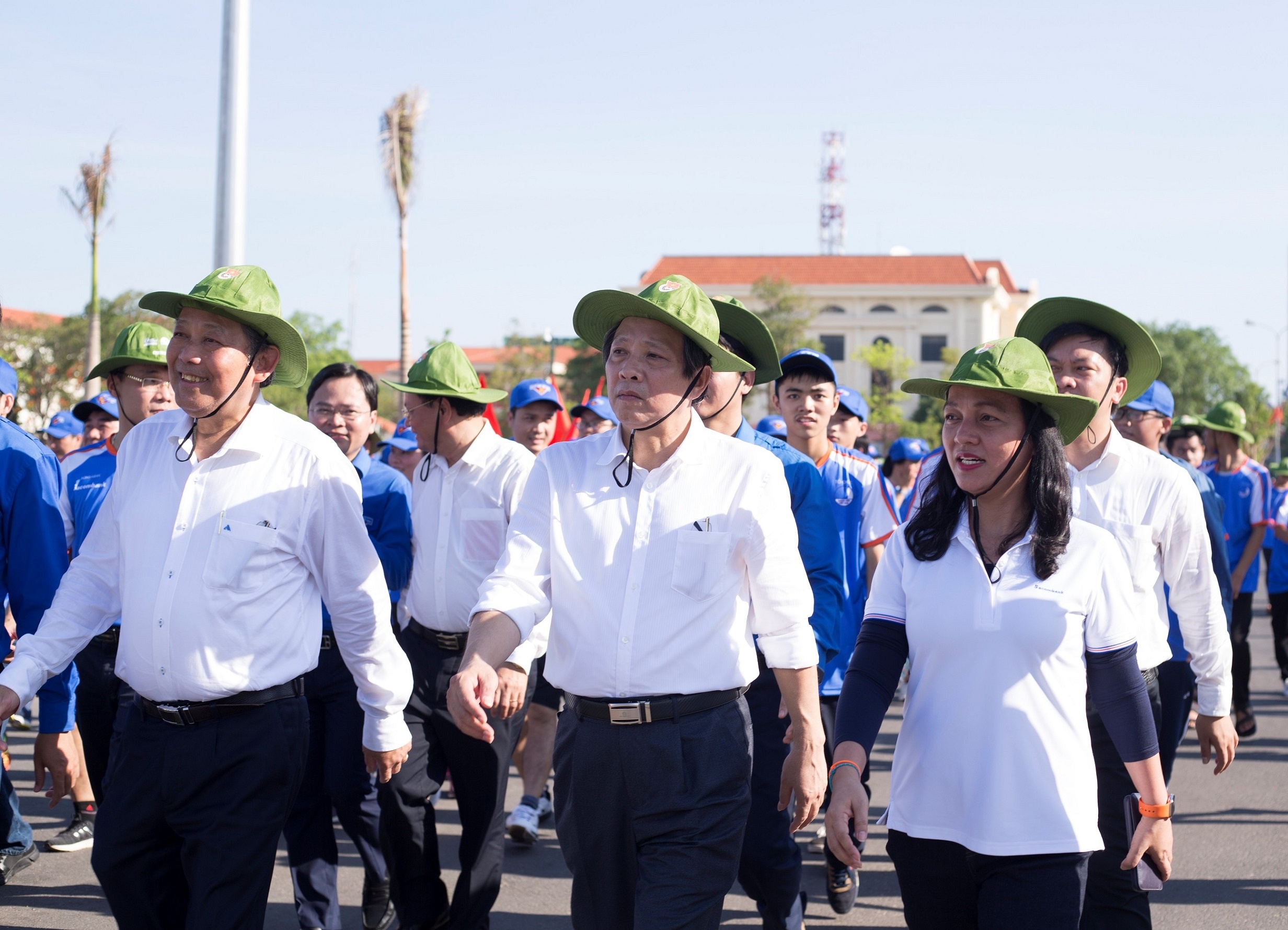 Sacombank to chuc giai di bo truc tuyen vi dong bao dan toc it nguoi hinh anh