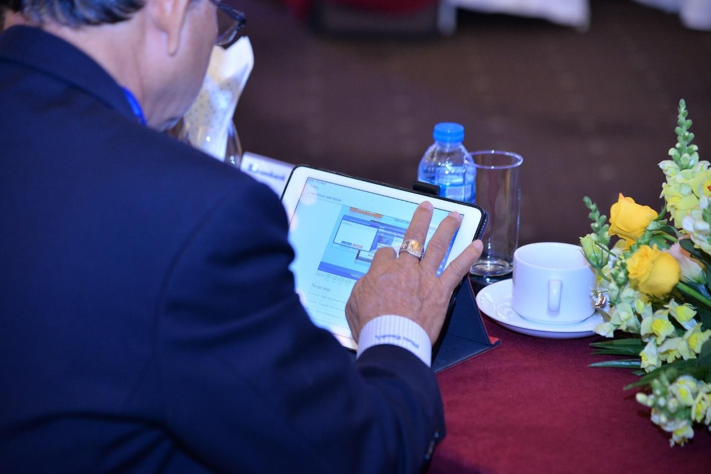 hop truc tuyen anh 1