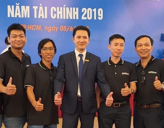 Softline dong hanh cung Sacombank to chuc DHDCD tren nen tang so hinh anh