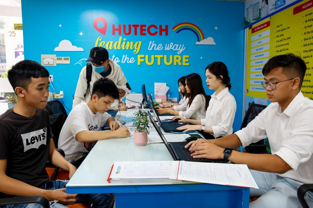 Hutech anh 1