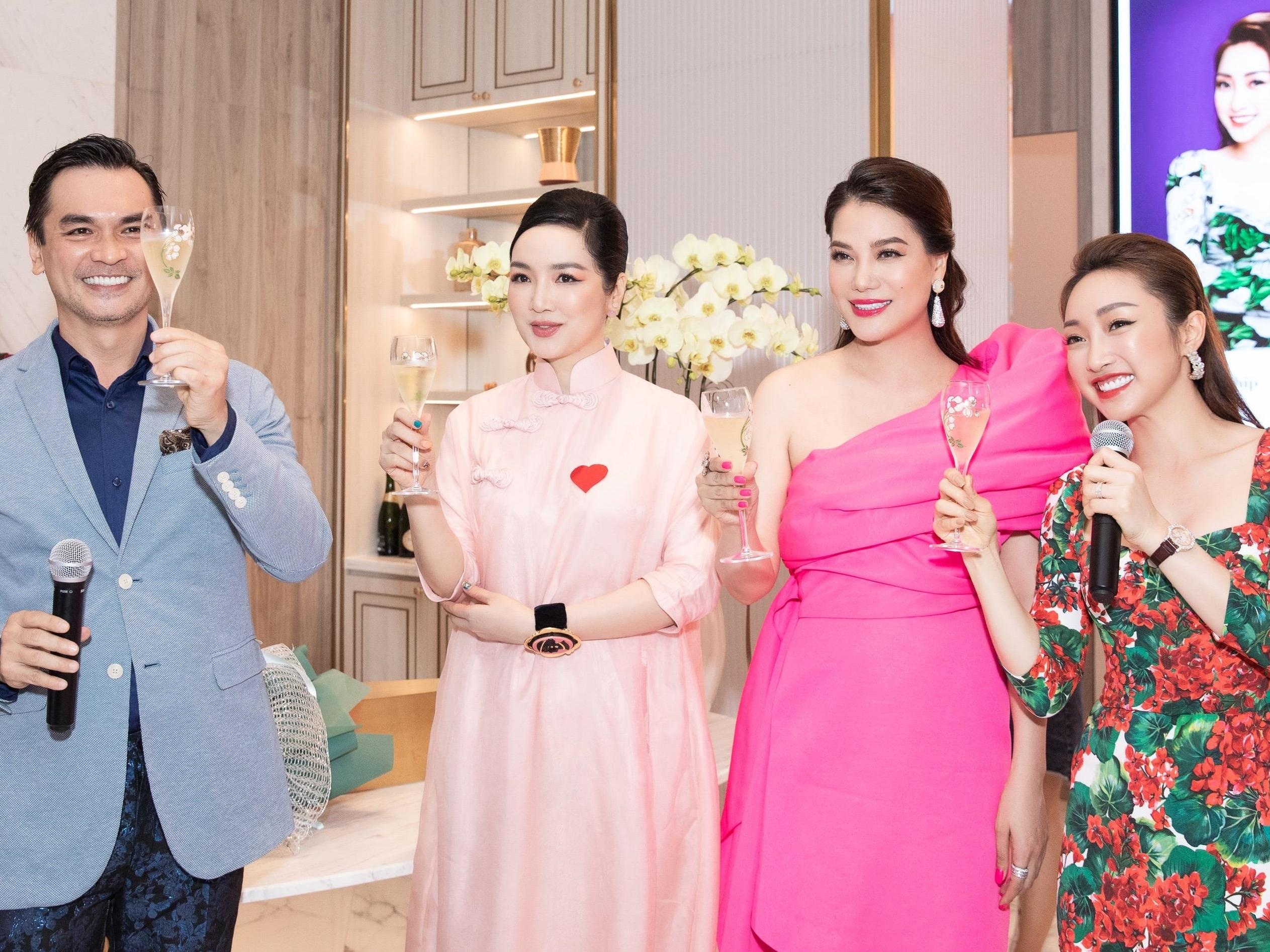 Giang My, Truong Ngoc Anh dien hai sac hong trai nguoc tai su kien hinh anh