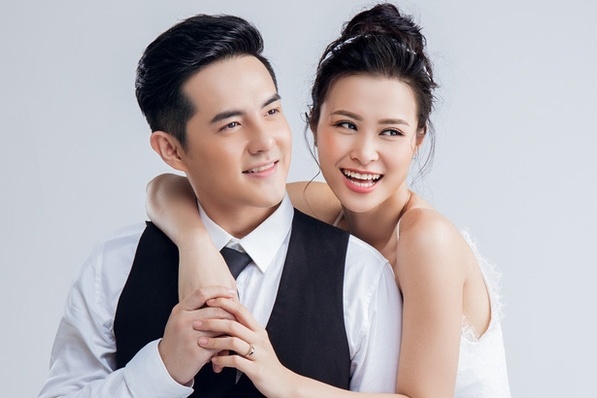 Dong Nhi - Ong Cao Thang chia se bi quyet chon nha xay to am hinh anh