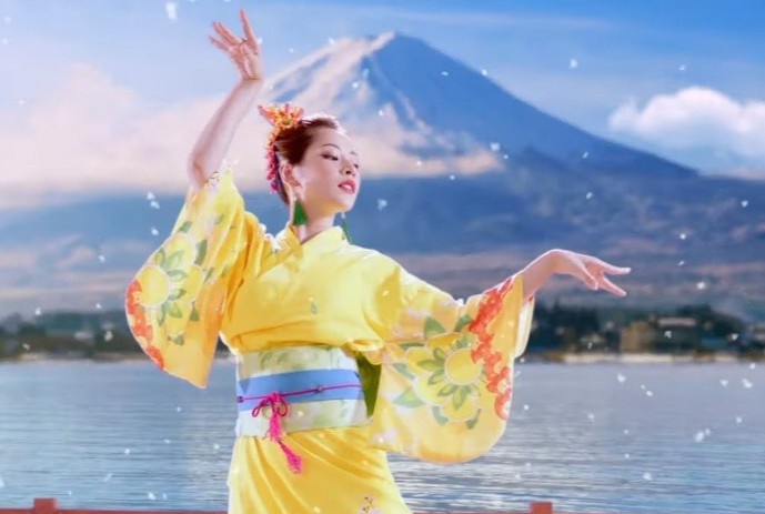 Chi Pu hoa than thanh tien nu xu hoa anh dao trong MV moi hinh anh