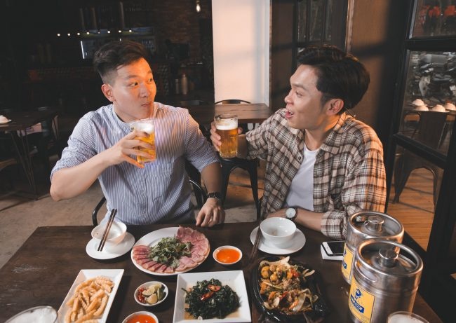 Bia hoi chat Duc - su giao thoa cua truyen thong va sang tao hinh anh