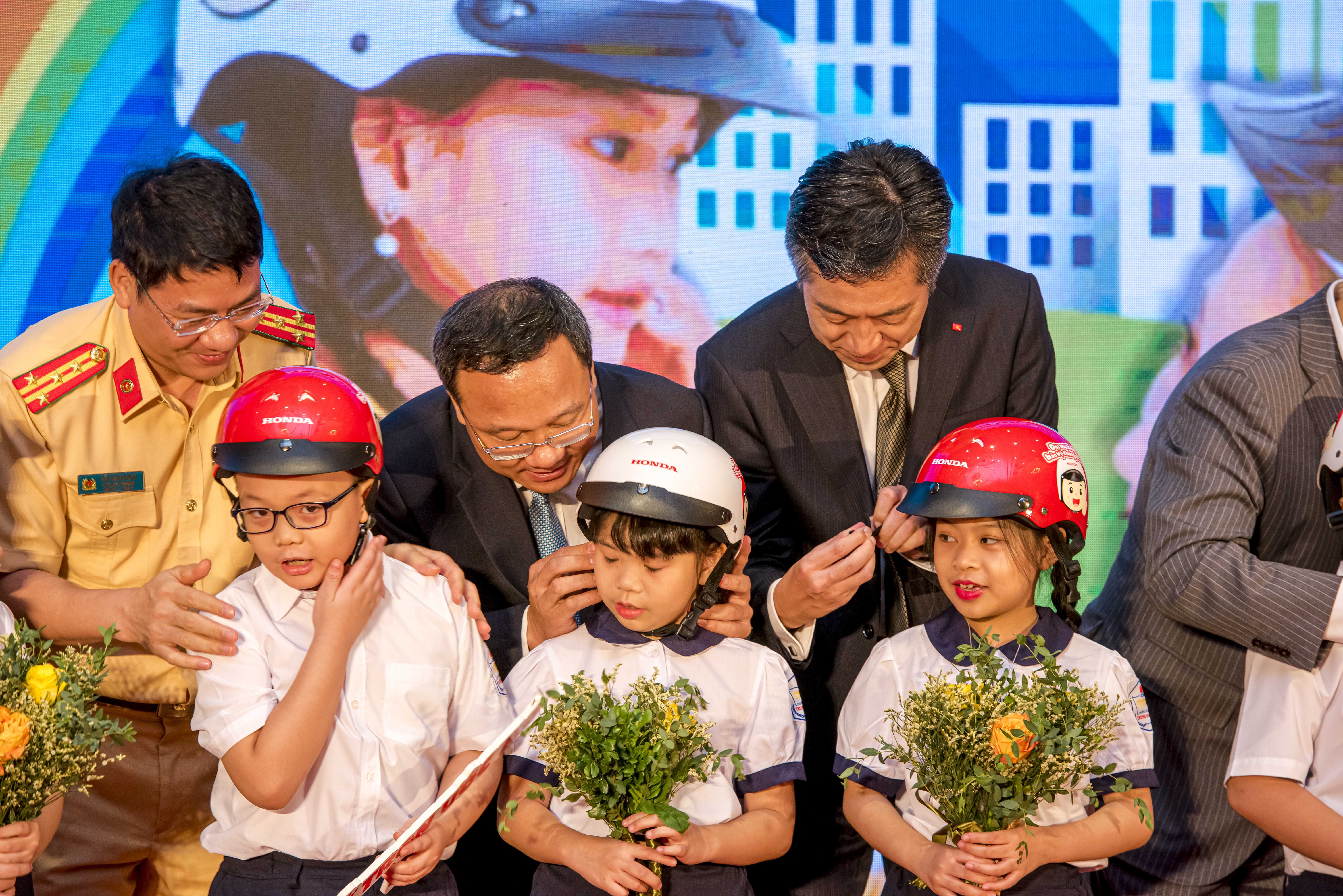 tang mu bao hiem anh 2