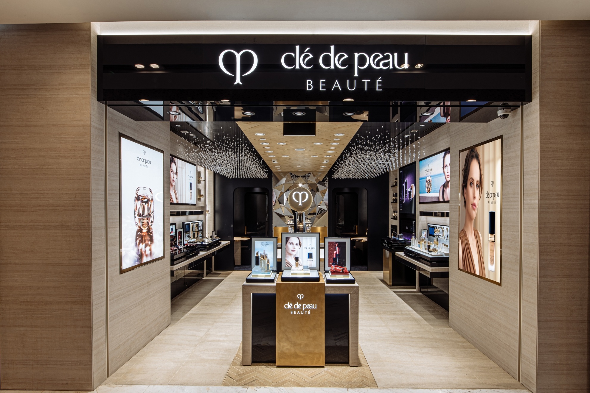 Cle de Peau Beaute khai truong cua hang sang trong o trung tam TP.HCM hinh anh