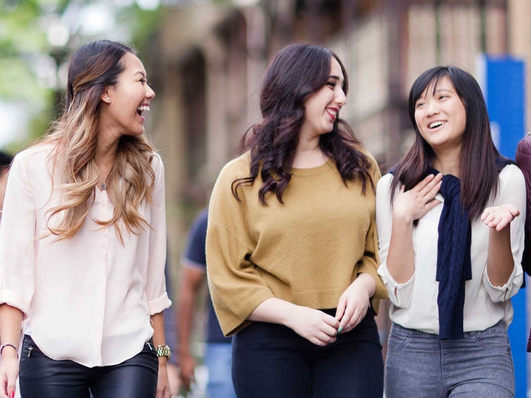 Du hoi thao truc tuyen voi University of Melbourne va Trinity College hinh anh