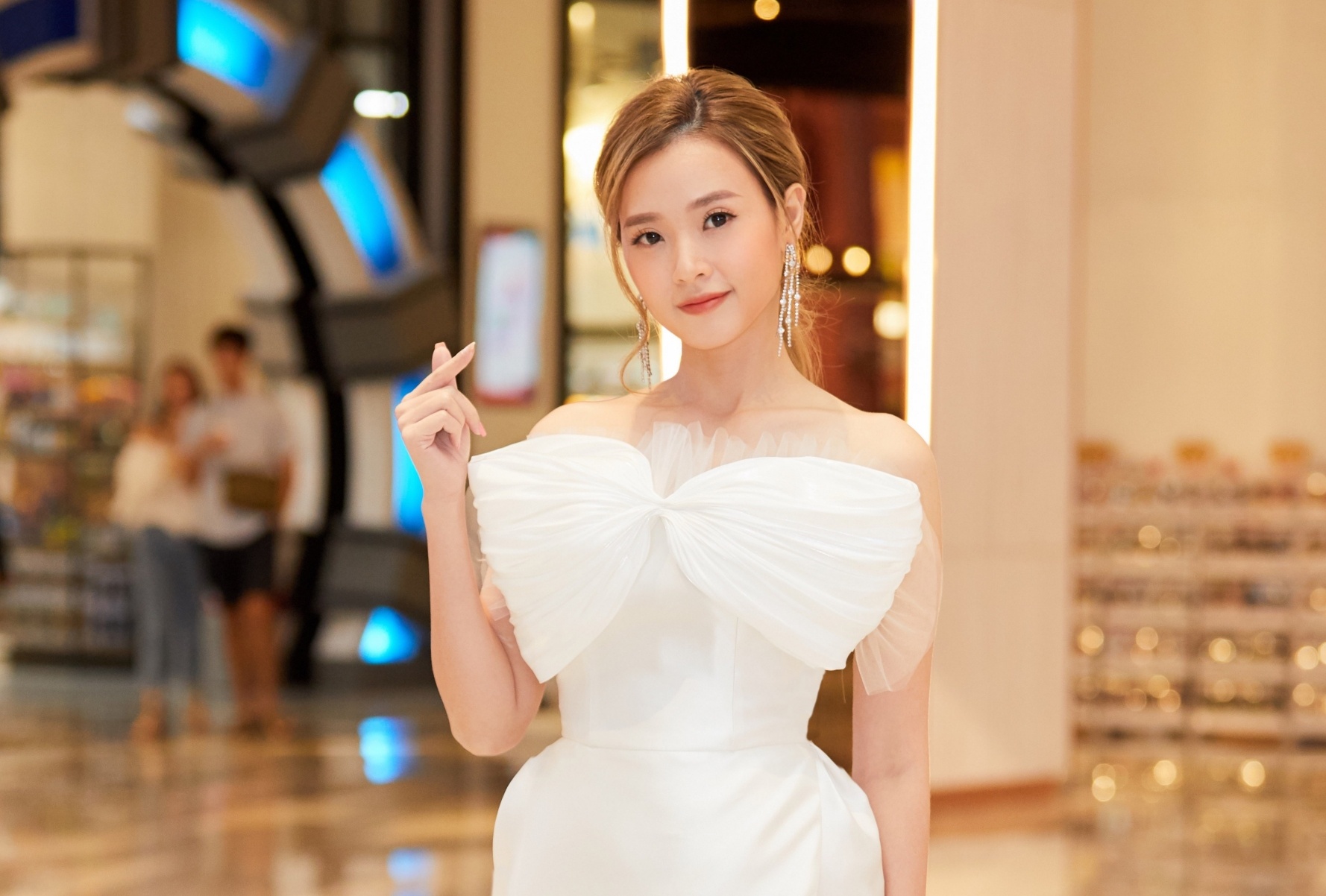 Mi Du gia nhap duong dua 'xe nhan', truy tim chu nhan 3 kg vang hinh anh