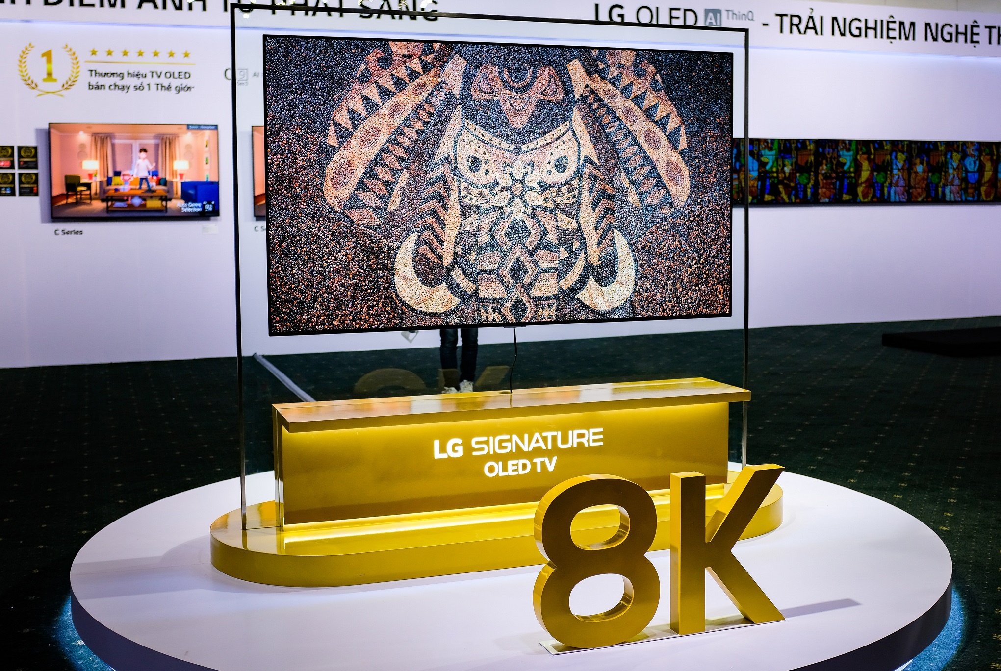 Trai nghiem mau TV OLED 8K duy nhat tren the gioi hinh anh