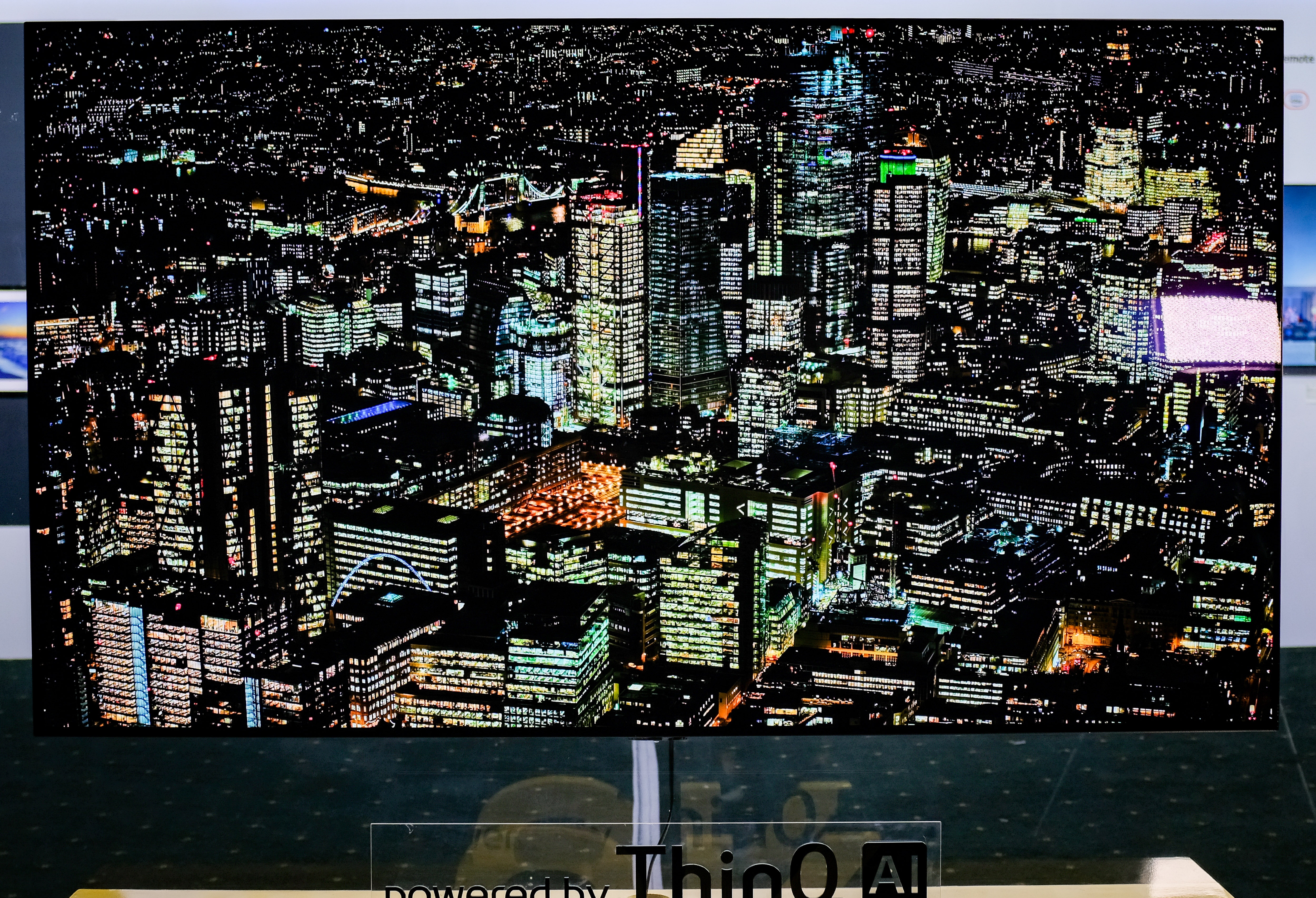 mau TV 8K OLED dau tien anh 3