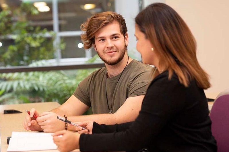 Xay dung nen tang vung chac de chuyen tiep len dai hoc tai UOW College hinh anh