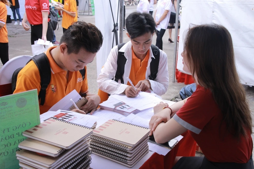 ngay hoi viec lam anh 3