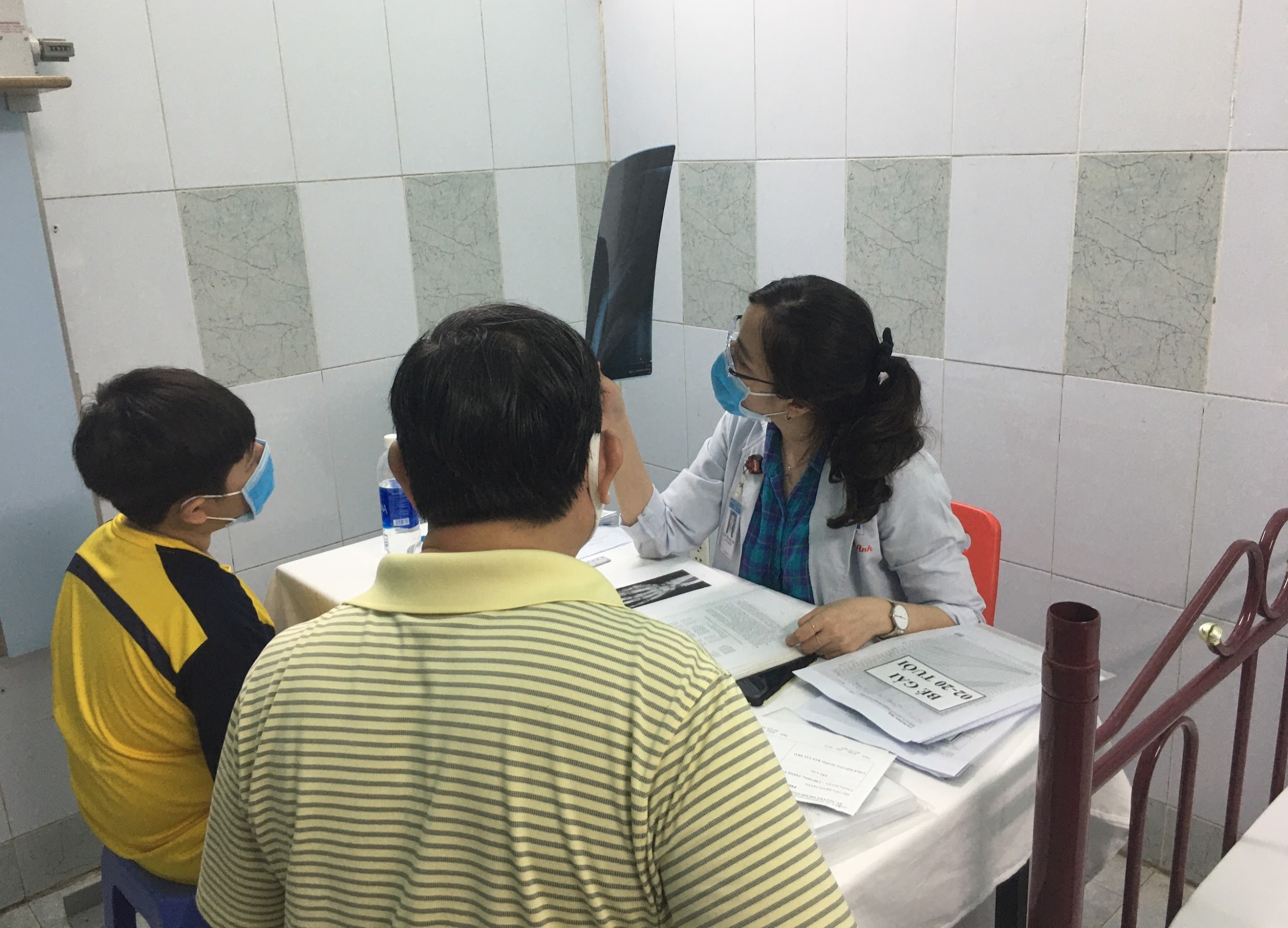 Nen dieu tri the nao khi tre cham cao do thieu hormone tang truong? hinh anh