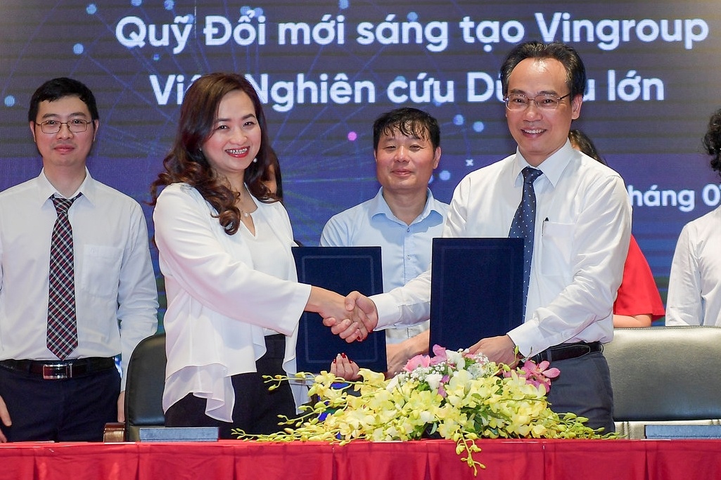 Vingroup bat tay don vi dau nganh dao tao thac si khoa hoc du lieu hinh anh