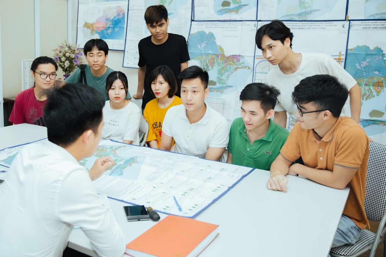 DH Kien truc Ha Noi xet hoc ba khoi A00, A01, B00, D01 den ngay 31/7 hinh anh