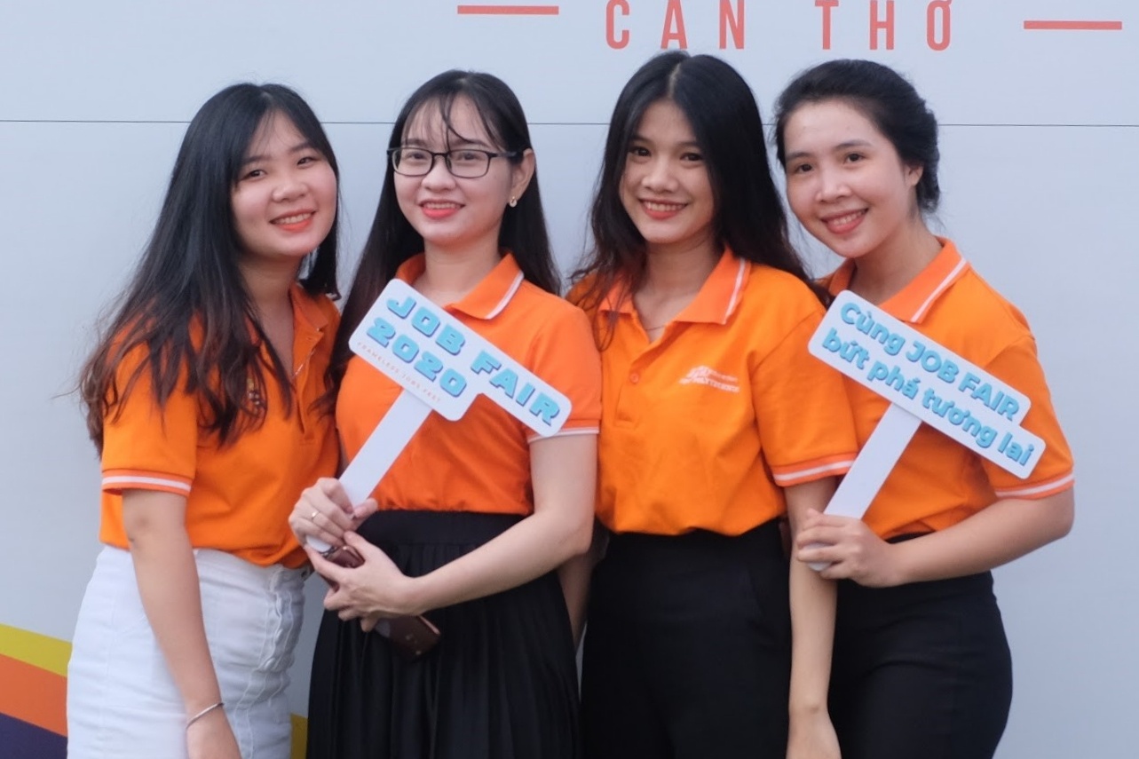 Suc hut tu ngay hoi viec lam FPT Polytechnic Can Tho hinh anh