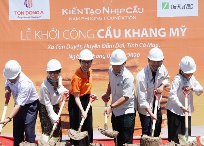 Quy Nam Phuong khoi cong cay cau dau tien tai Ca Mau hinh anh