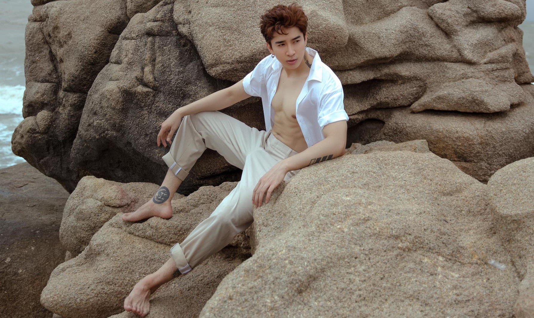 Chi Dan van thu minh trong vung an toan o ca khuc moi? hinh anh