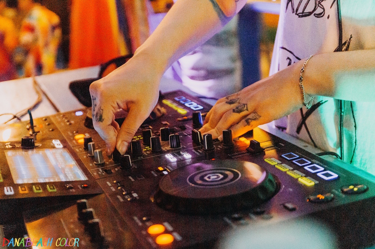 Danabeach Color anh 5