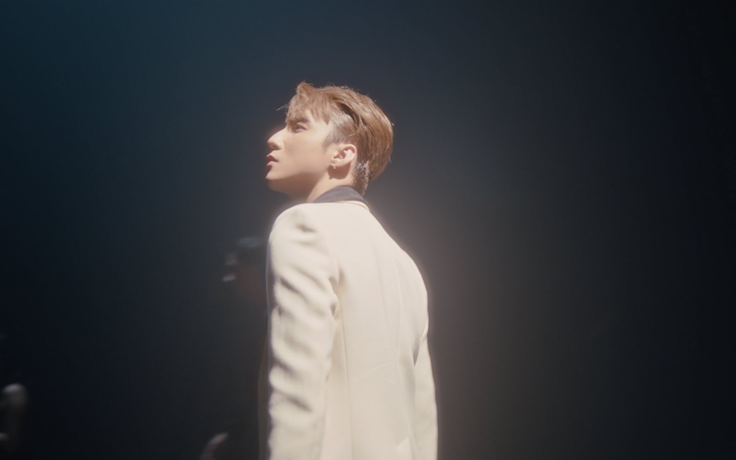 Dien vest lich lam, Son Tung M-TP khoe ve soai ca trong clip ngan hinh anh