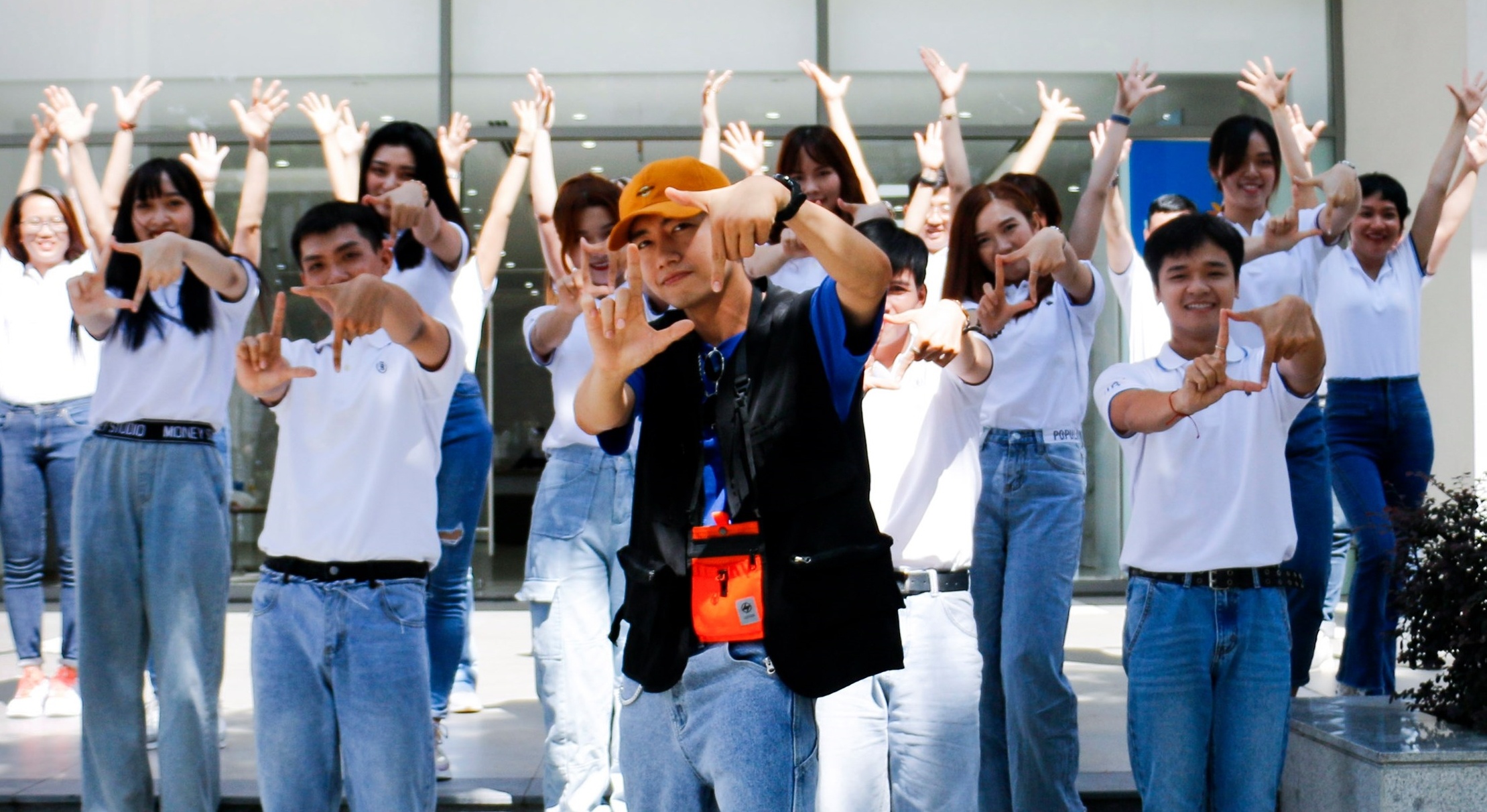 Dieu nhay 'Online plus' cua Quang Dang, Hoa Minzy hut cong dong mang hinh anh