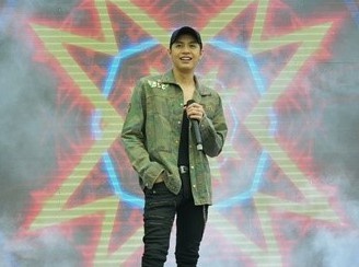 Noo Phuoc Thinh xuat hien bui bam tai su kien offline esport hinh anh