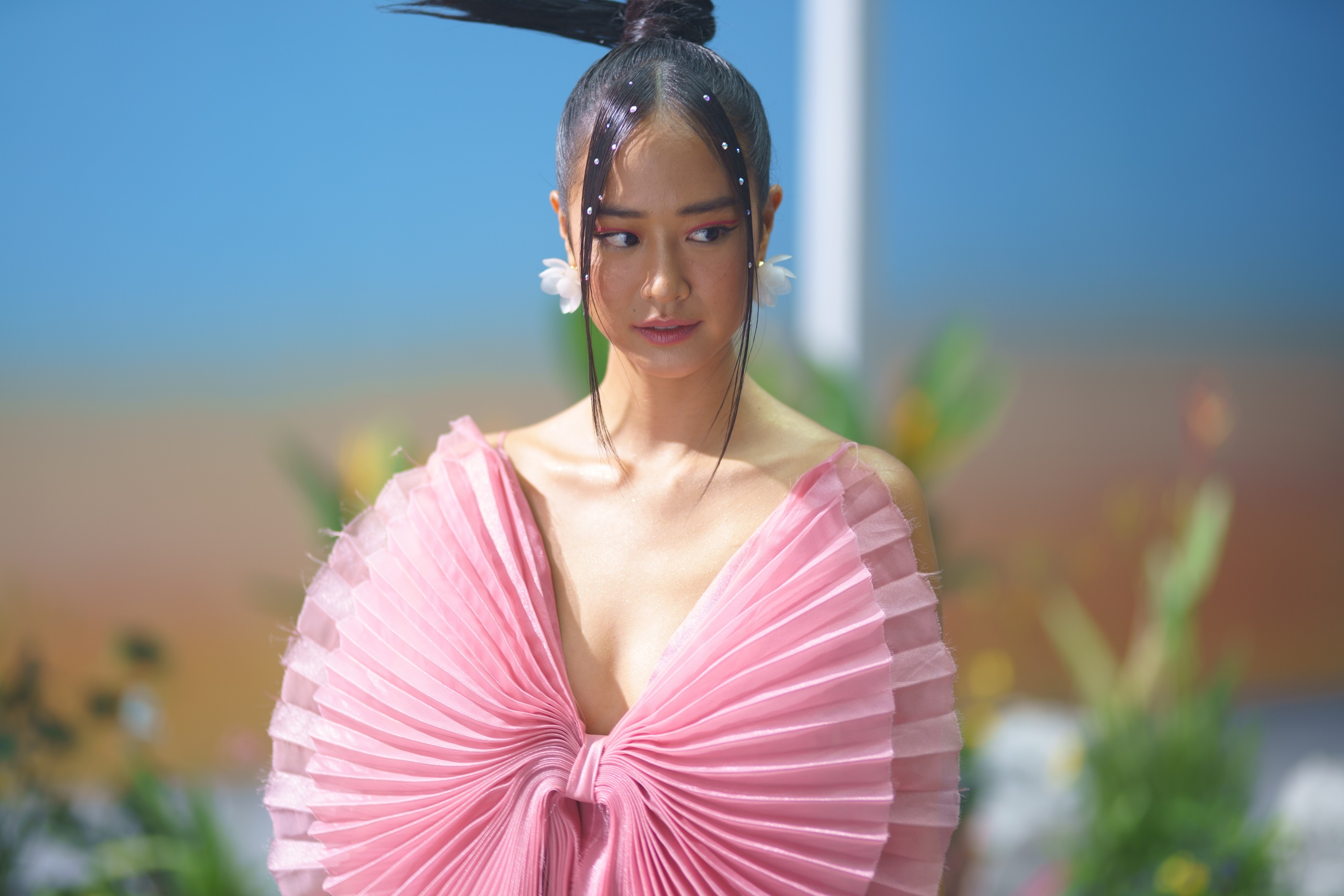 4 nhan vat xuat hien trong clip truyen cam hung cua Son Tung M-TP hinh anh