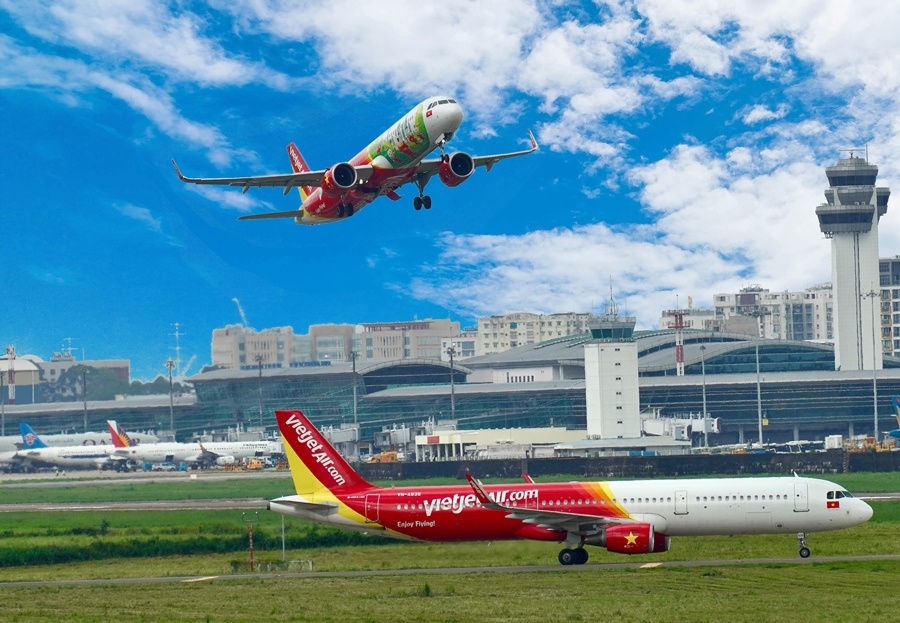Lo van chuyen hang khong, Vietjet bao lai hop nhat 73 ty dong 6 thang hinh anh