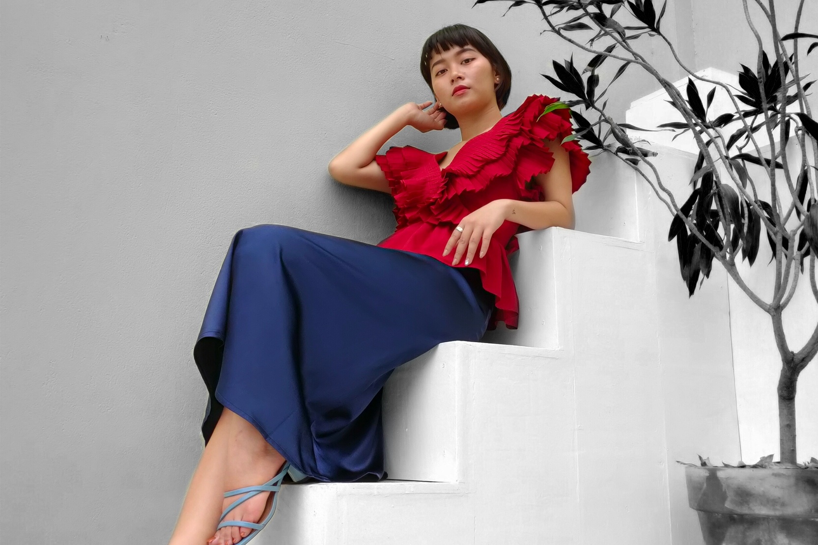 Se the nao khi anh thoi trang chup voi background khong mau? hinh anh