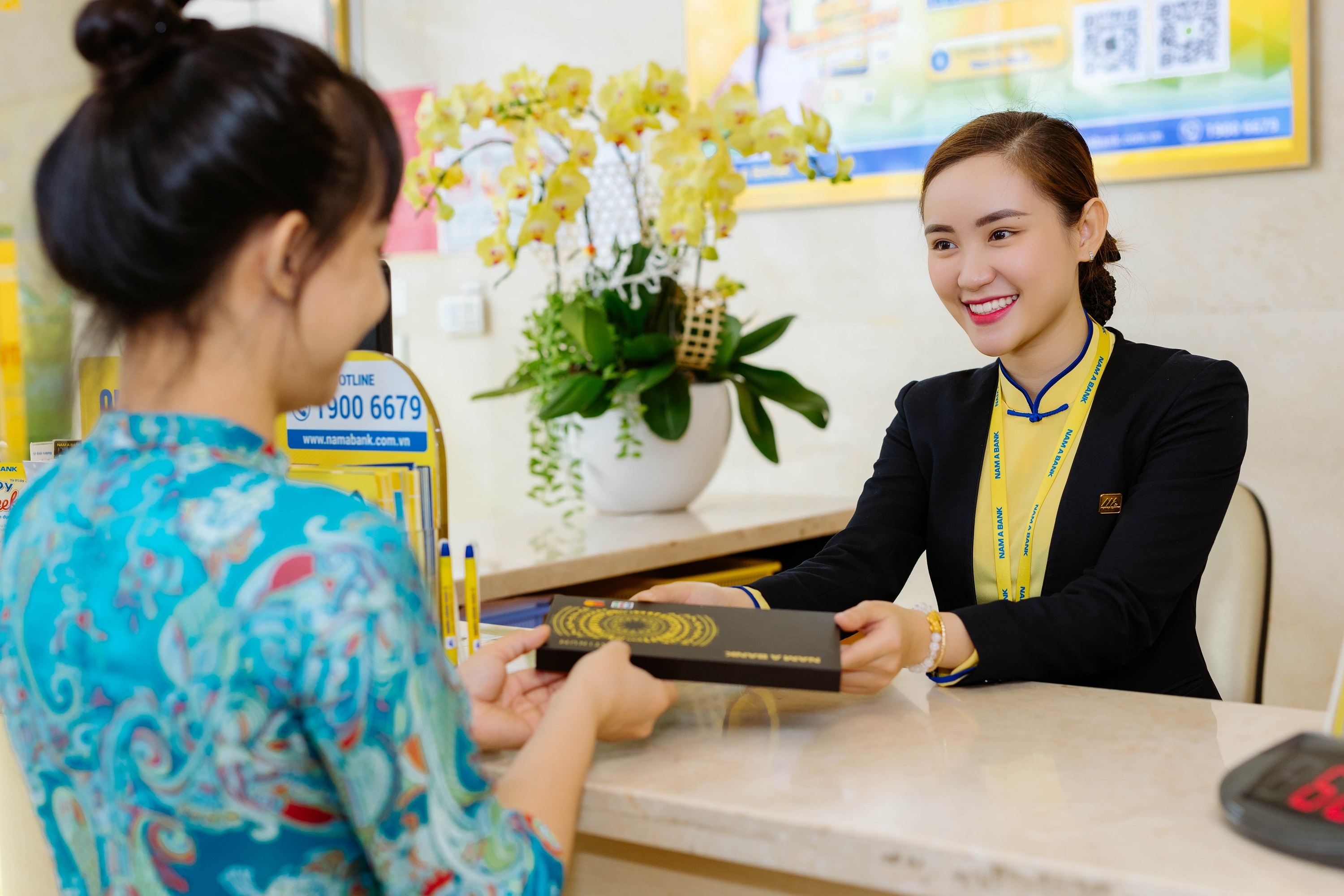 Nam A Bank mo chi nhanh, ho tro day lui Covid-19 trong 6 thang dau nam hinh anh
