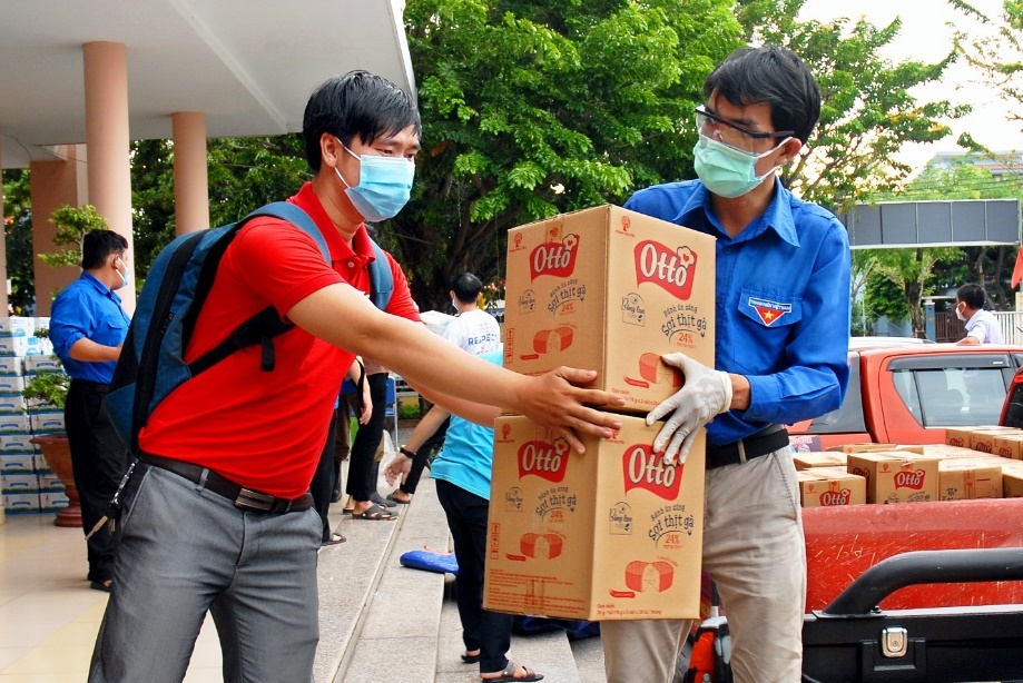 Otto tang 10.000 suat banh an sang ho tro tuyen dau chong dich hinh anh