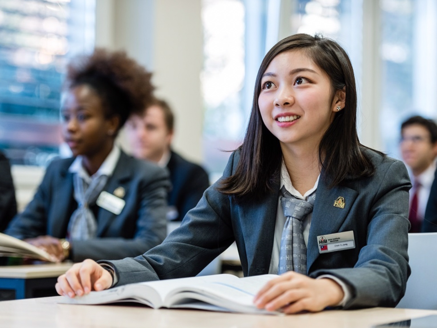 Tham du hoi thao truc tuyen du hoc Thuy Si cung Tap doan SEG hinh anh