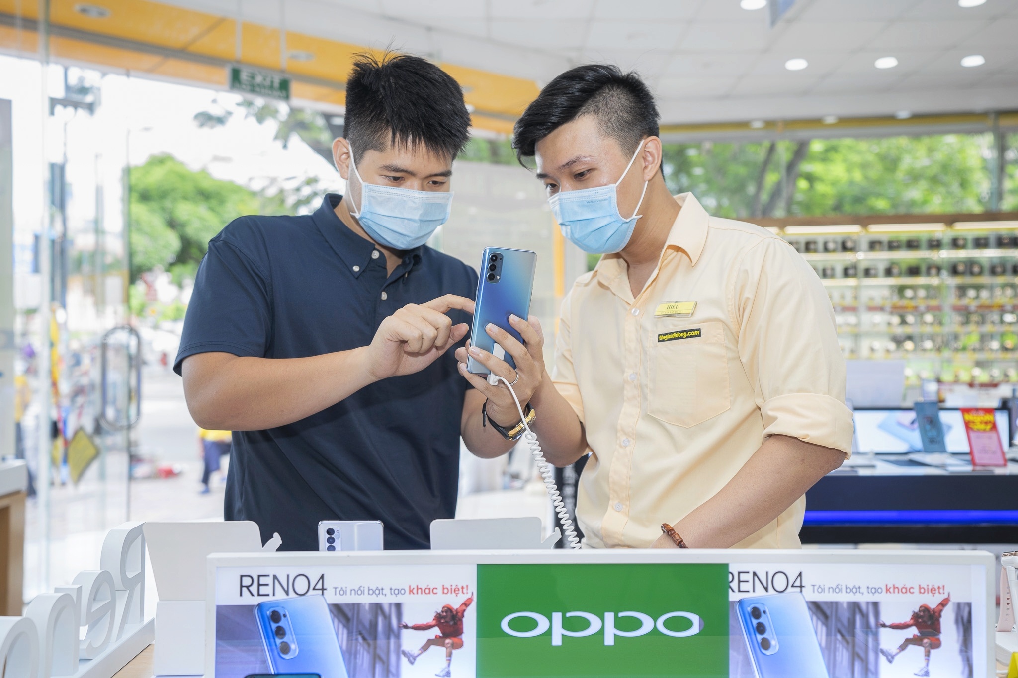 Oppo Reno4 Series nhan hon 23.000 don dat coc sau 6 ngay ra mat hinh anh