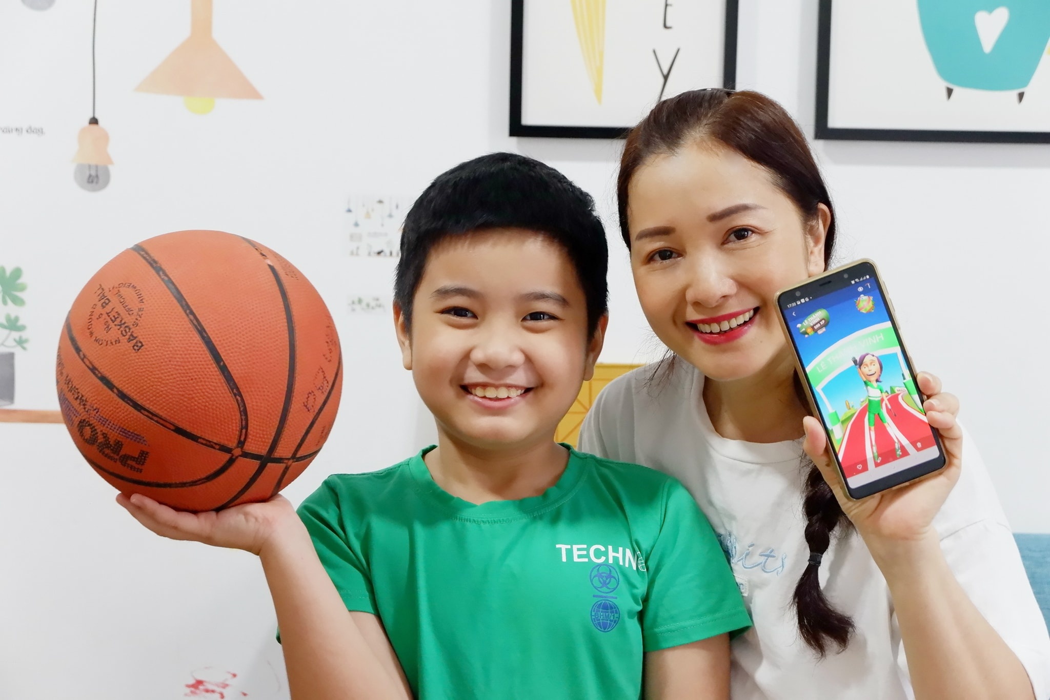 Cho tre tham gia trai he truc tuyen, linh hoat thich ung nep song moi hinh anh