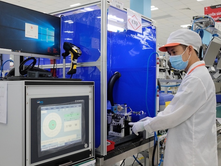 Vingroup san xuat linh kien may tho cho Medtronic hinh anh