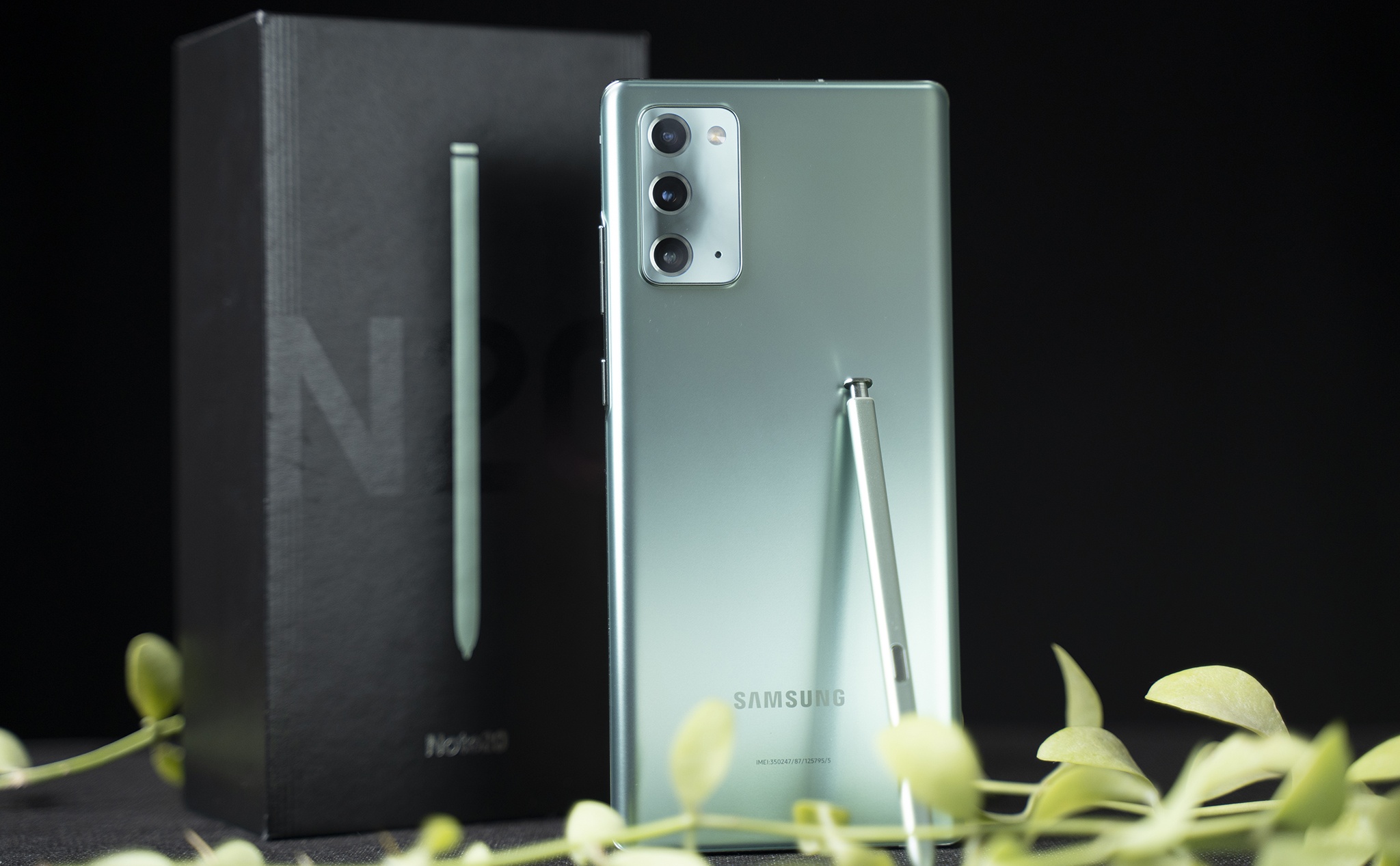 He thong ban le cho khach len doi Galaxy Note20 khong mat phi hinh anh