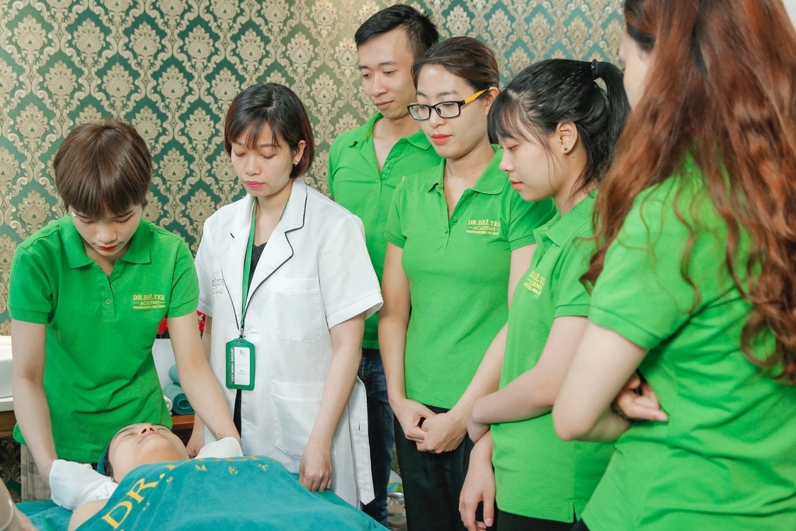 Hoc vien Dr Belter va phuong cham 'tuyen sinh gan lien tuyen dung' hinh anh