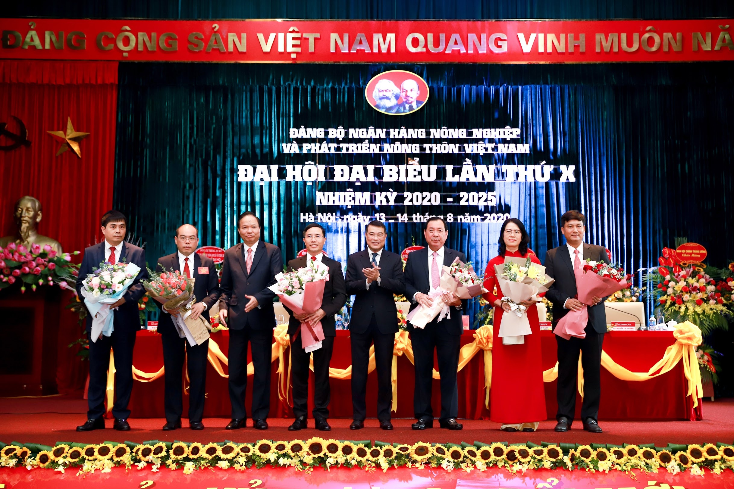 Dai hoi dai bieu Dang bo anh 3