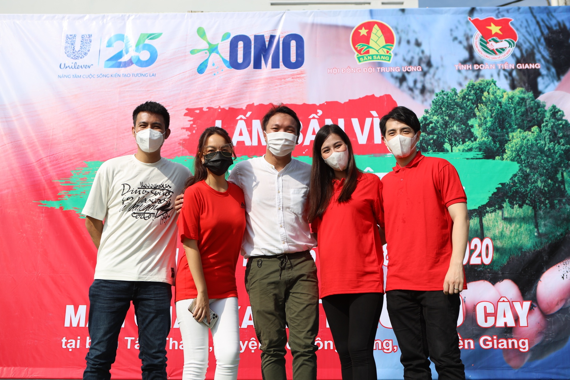 Man chan xanh,  trong rung,  OMO anh 1