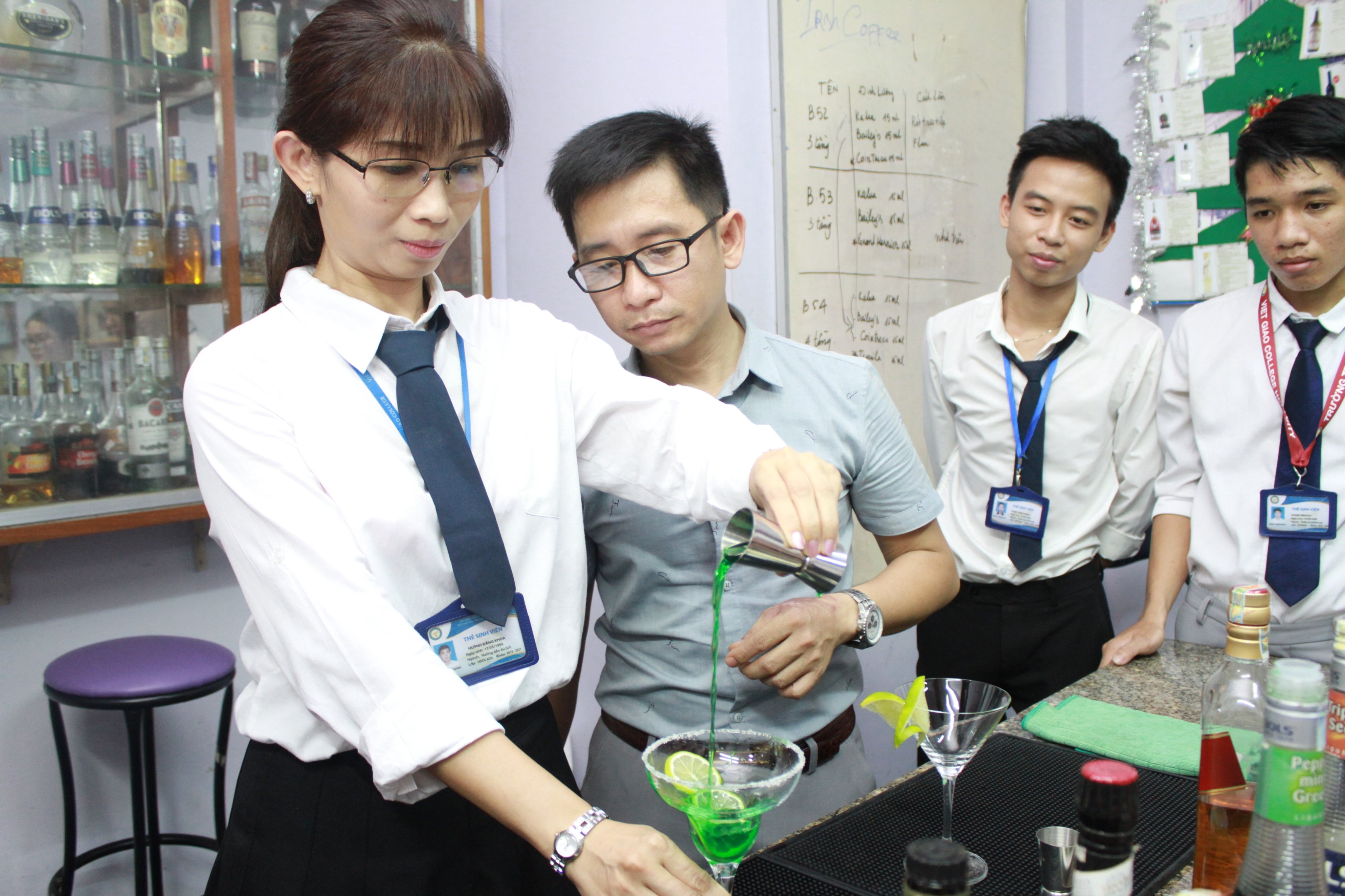 4 nganh co co hoi viec lam va thu nhap hap dan, khong can bang dai hoc hinh anh