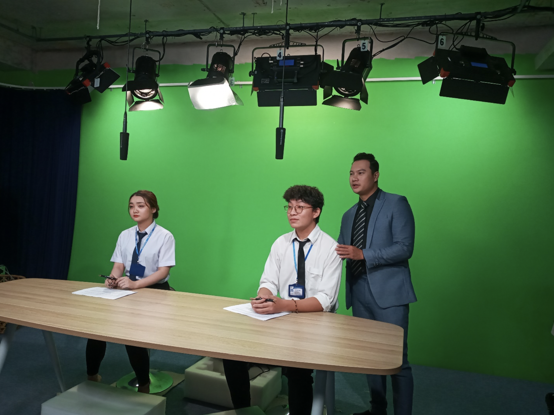 Trung cap Viet Giao anh 2