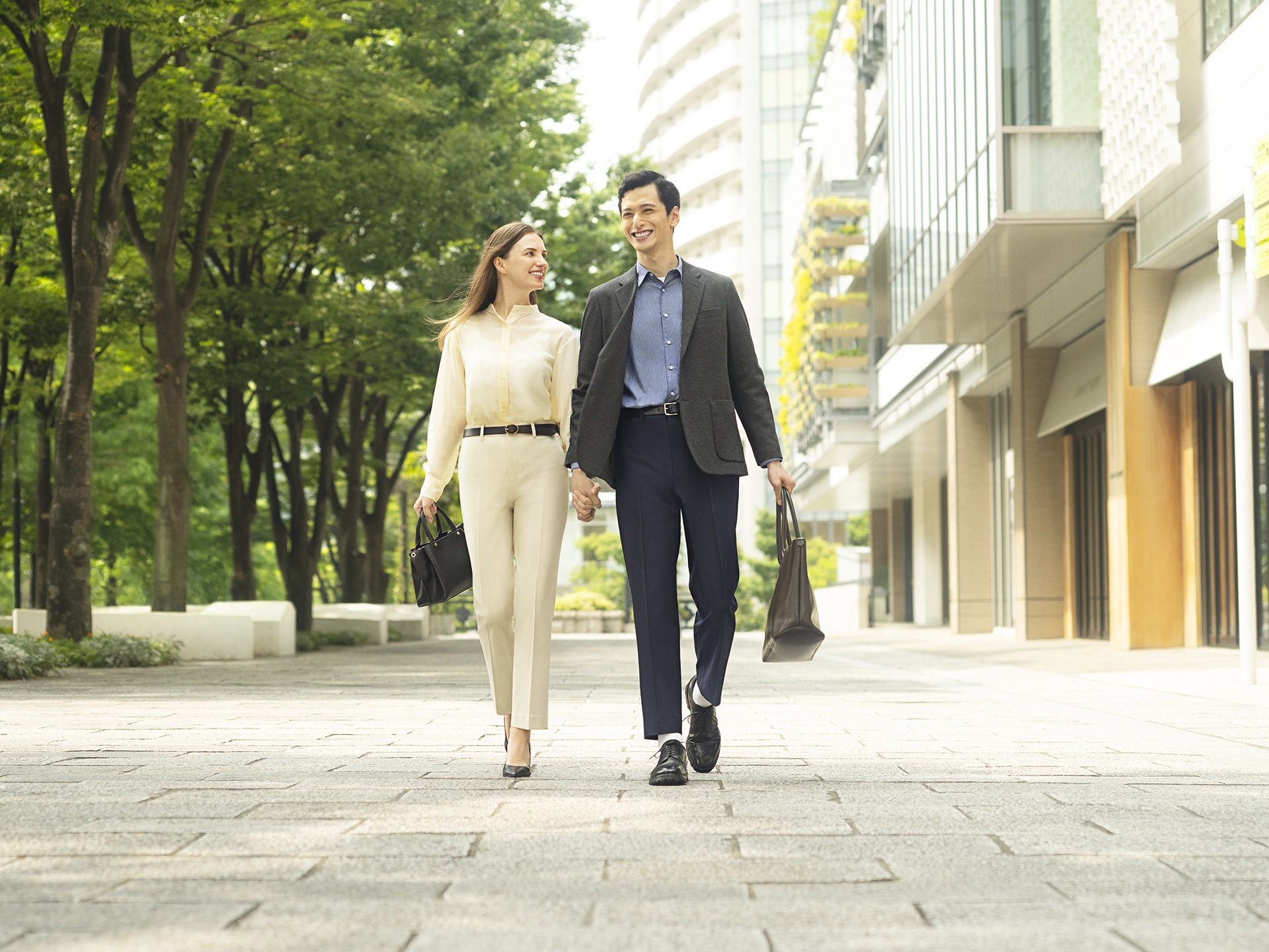 Vi sao moi nguoi nen so huu mot chiec Smart Pants cua Uniqlo? hinh anh