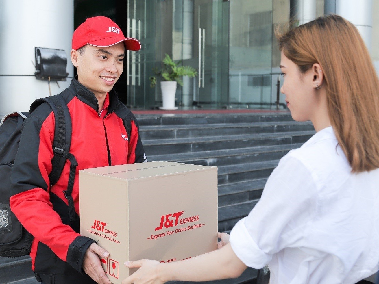 J&T Express Viet Nam tung uu dai ky niem 2 nam thanh lap hinh anh