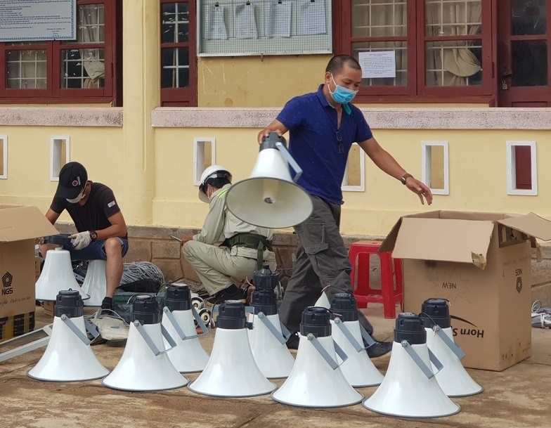 Cong loa len nui cung nguoi dan phong chong dich hinh anh